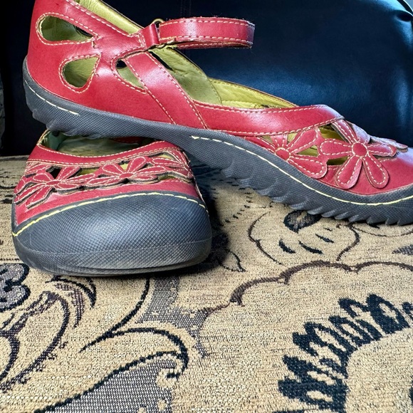 Jambu size 11M, Red - Picture 14 of 17